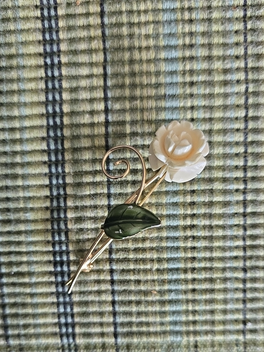 VTG Gold-Tone Floral Brooch with Cream Resin Rose and Green Enamel Leaf